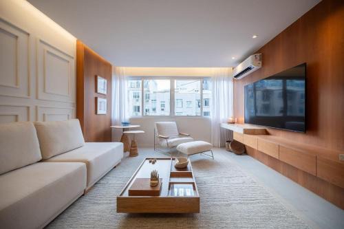 Leblon Apartment | Leblon - Av. Ataulfo de Paiva | Recém reformado, no coração do Leblon
