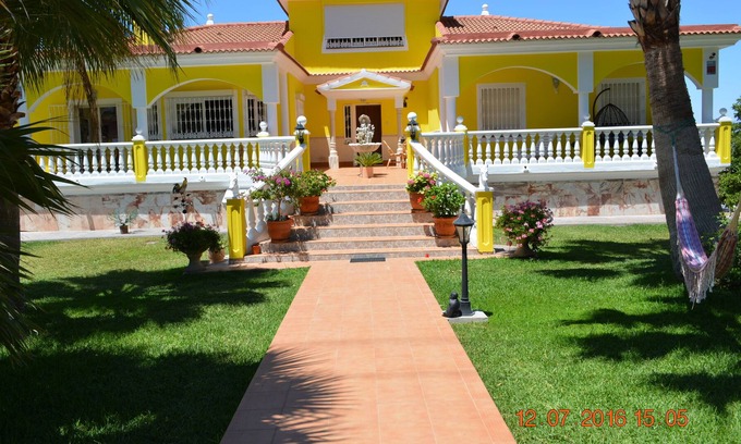 Pinos de Alhaurin Apartment | "LEE" apartment for 4-6 people. 2 bedrooms 2 bathrooms, pool, terrace, tennis, garden