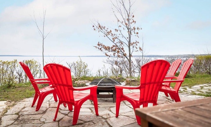 Suttons Bay Cabin | Lee Point Classic Cabins on West Bay with Hot Tub