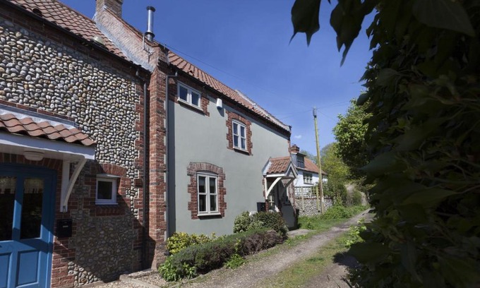 Holt House | Legion Cottages