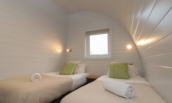 Burton Fleming Cottage | LENNON LODGE, pet friendly, country holiday cottage in Hunmanby