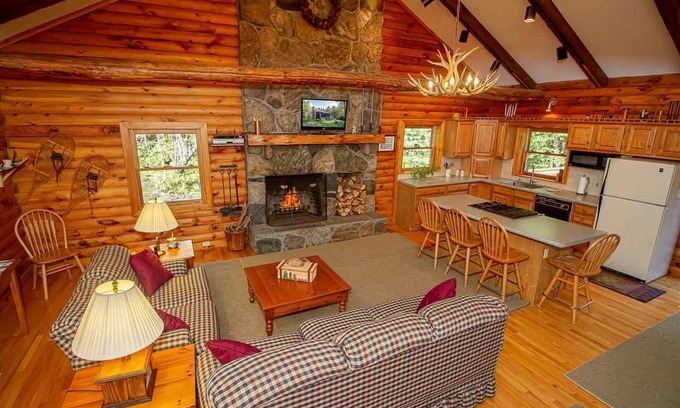 Wardsboro Cabin | Leonard’s Log Cabin— Mt. Snow/Stratton Ski House