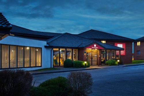 Dyce Hotel | Leonardo Inn Aberdeen Airport