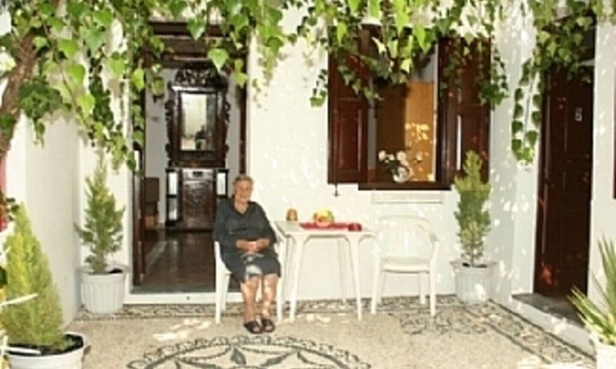 Lindos Apartment | Leonida's studio apartment - on a hillside in a quiet location!