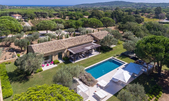 Ramatuelle Villa | LES AMANDIERS, SUPERB LUXURY VILLA Road to the beaches of SAINT TROPEZ