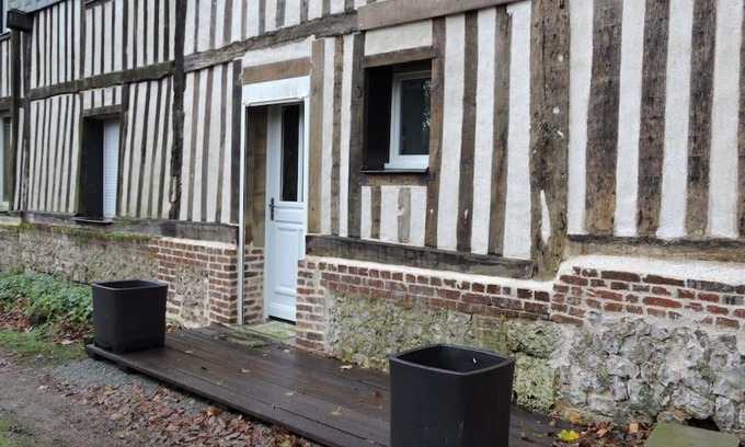 Saint-Nicolas-de-la-Haie House | Les amoureux