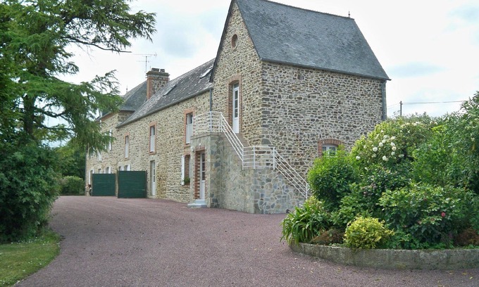 Crasville House | LES CHARMILLES