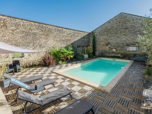 Champagne-et-Fontaine House | Les Ecures 1