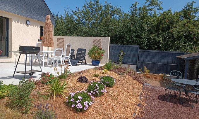 Neant-sur-Yvel House | Les Gîtes de la Morinière - Brocéliande: The Little House on the Prairie