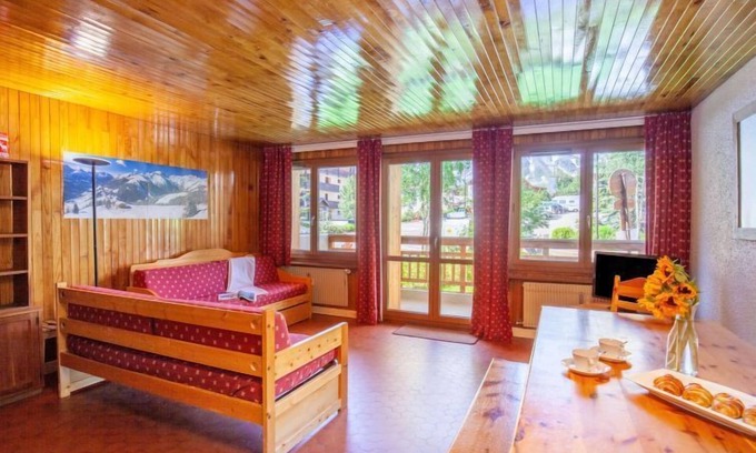 Les Almes Apartment | Les Grandes Balmes I et II (Le Lac) by Interhome