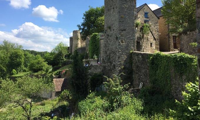 Sainte-Suzanne-and-Chammes Bed & Breakfast | Les Jardins Suspendus du Ravelin
