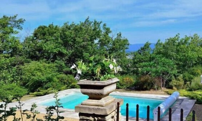 Apt Villa | Les Lavendes Summary: