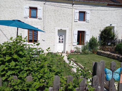 Sainte-Therence House | Les Papillons