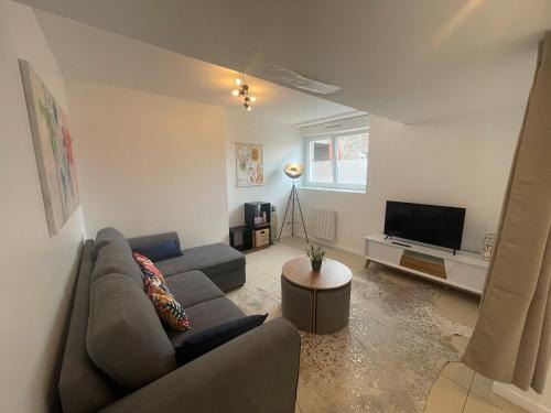 Matignon House | Les petites hirondelles