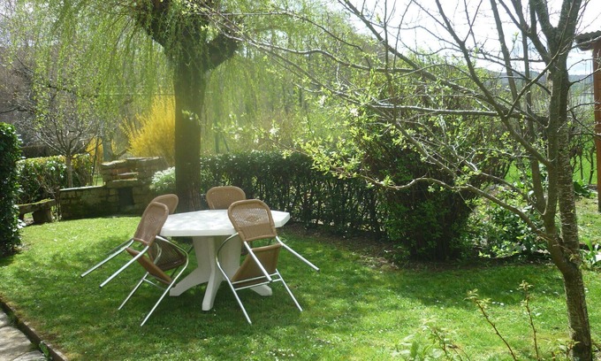 Vic-sur-Cere Apartment | LES Petunias Appt A LA Campagne