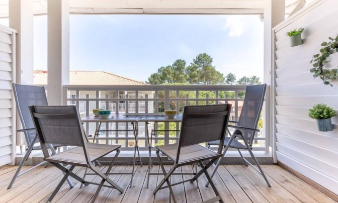 La Teste-de-Buch Apartment | Les Portes de Pyla by Interhome