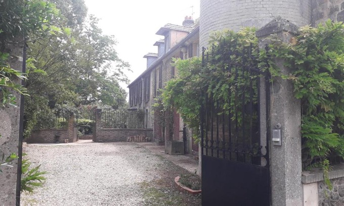 Cormeilles-en-Vexin Bed & Breakfast | Les Salons Fleuris
