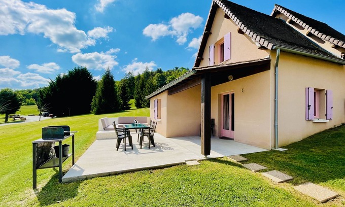 Hautefort House | Les SOURCES "VIP Softail" panoramic terrace, SPA, swimming pool, fishing pond.