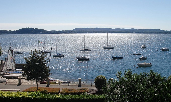 Lesa Villa | LESA CENTRE - Beautiful lakeview villa, spacious garden, WiFi