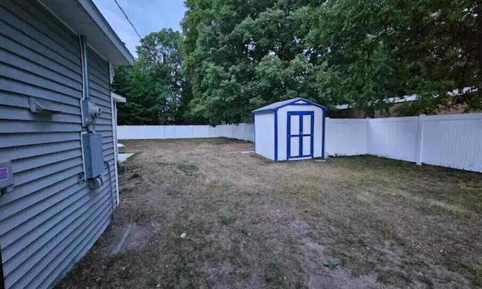 Thompsonville House | Less is Moore