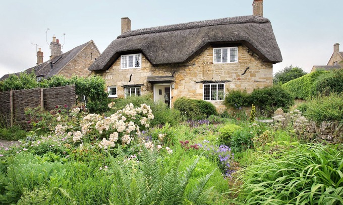 Chipping Campden Cottage | Letterbox Cottage - a Cotswold cottage that sleeps 4 guests in 2 bedrooms