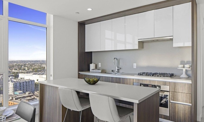 Downtown Los Angeles Apartment | Level Hope and Flower- Spacious Two Bedroom Suite Located in DTLA.