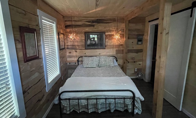 Crane Hill Cottage | Lewis Smith Lake - Charming 2-bedroom cottage with WiFi, AC in pleasant Arley