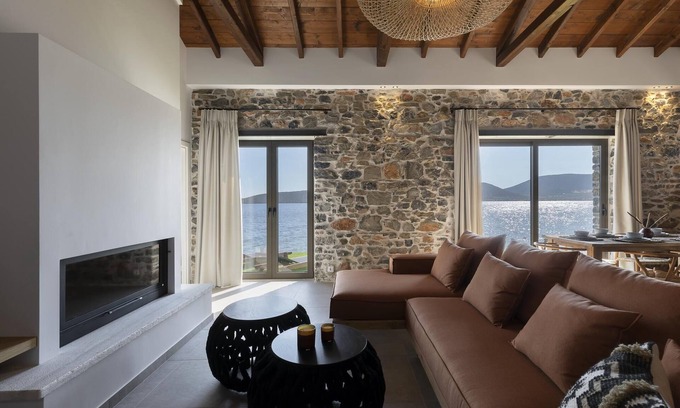 Sourpi Apartment | Lichnos Luxury Suite