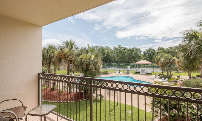 Biloxi Condo | Life's Just Right With The Beach In Sight!