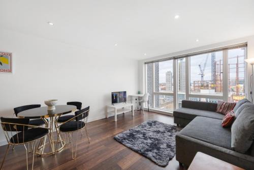 Bethnal Green Apartment | Lift & free parking, modern 1 bed flat in Shoreditch next to train station