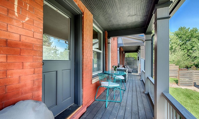 Whittier House | LIGHT AND MODERN HIGH END HERITAGE HOME! Walk to Pearl St, CU, Google & hiking