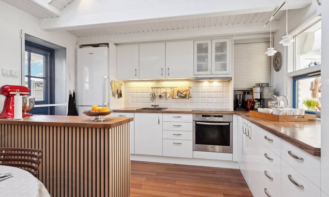 Tørresø House | Light-flooded and beautiful cottage, within walking distance of the famous Tørresø beach.