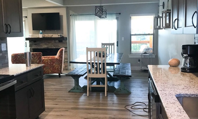 Lampe House | Light N Up with a little RNR on Table Rock Lake