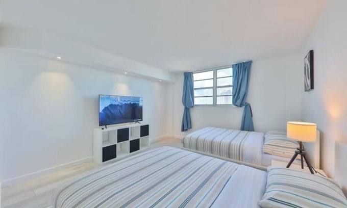 Sunny Isles Beach Hotel | Light place nearby the Beach/Free parking