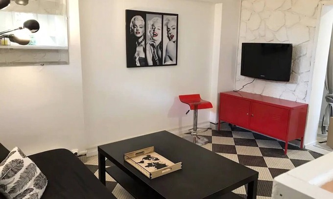 Roseraie - Orgemont Apartment | * LIKE AT HOME: APARTMENT and GARDEN with parking lot *