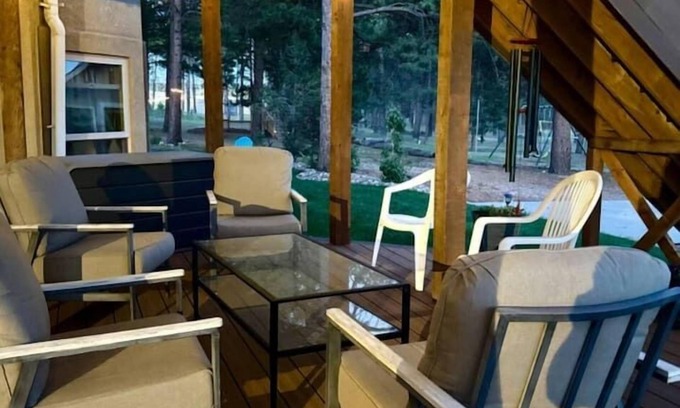 Colorado Springs House | Lil’ Breezy, 10 guests, Pickleball, Movie Theater