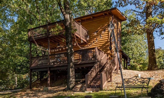 Branson Cedars House | Lil' Treehouse Cabin