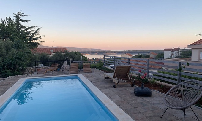 Kornic House | Lili mediterranean studio with a sea view & heated shared pool