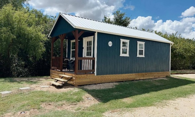 Dublin Cottage | Lillie - Fully Furnished 2 Person Cottage for short or mid-term stays