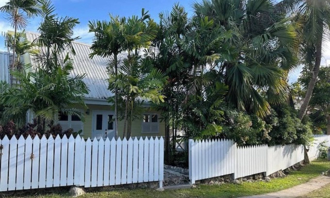 Paynes Bay Cottage | Lime Cottage 2BR Chattel Villa