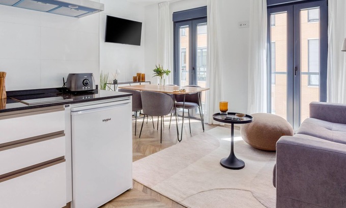 Perchel Sur Apartment | limehome Málaga Carmen | One-Bedroom Apt disab.