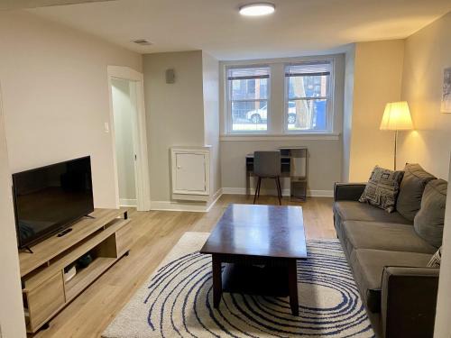 Park West Apartment | Lincoln Park Apartment with Backyard!