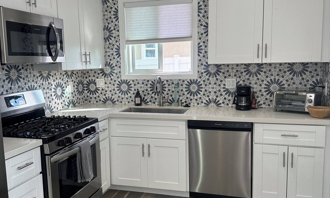 Linda Vista House | Linda Vista summer home with front and backyard! Pet friendly!