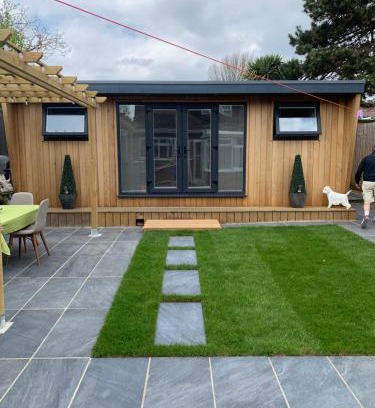 Hove House | Lindas LODGE Free PARKING air con plus provisions included