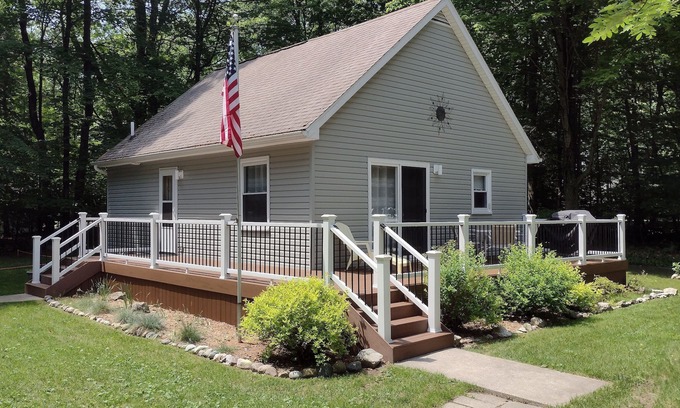 Ludington House | Linden Guesthouse Cottage