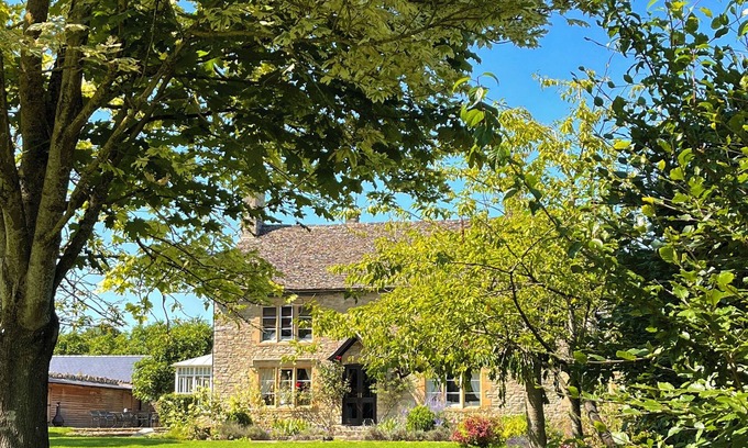 South Leigh Other | Listed Farmhouse on the edge of the Cotswolds