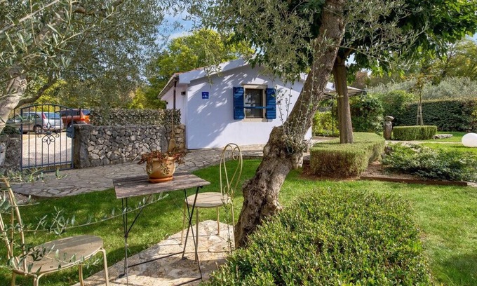 Sveti Ivan Dobrinjski Villa | Little blue House by Villas Guide