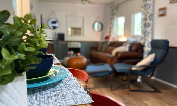 Russells Point House | Little Bear Cottage-3 blocks from the lake!