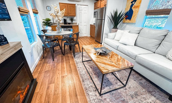 Somerville Cabin | Little Black Cabin in the Oaks