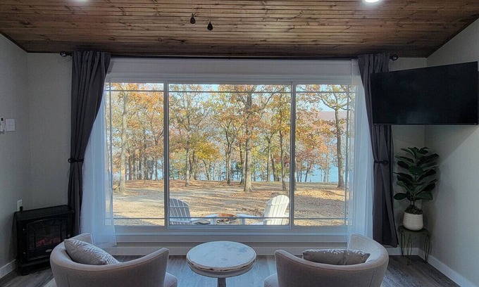 Blocker House | Little Blue, Charming Lakefront!